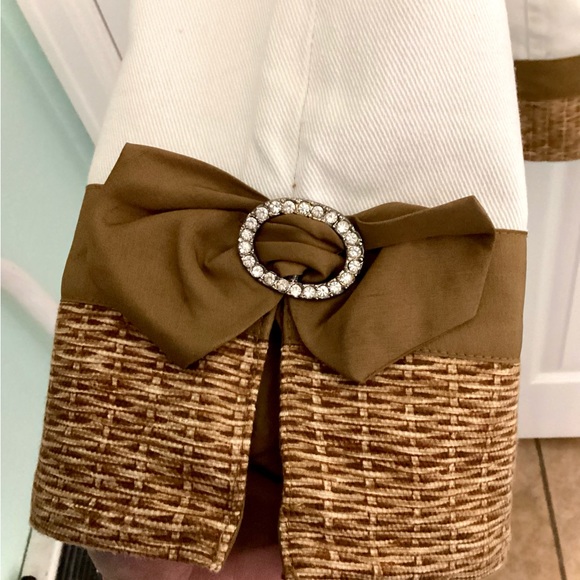 White Denim Tailor Capri’s with Satin sash & Satin Bows - Picture 2 of 16